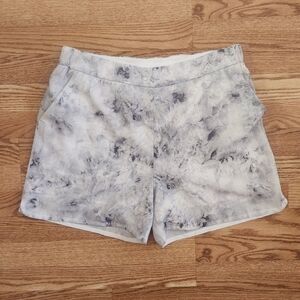 EUC Lululemon Flat Front Relaxed Aquila Rhino Grey Multi Shorts, Size 12